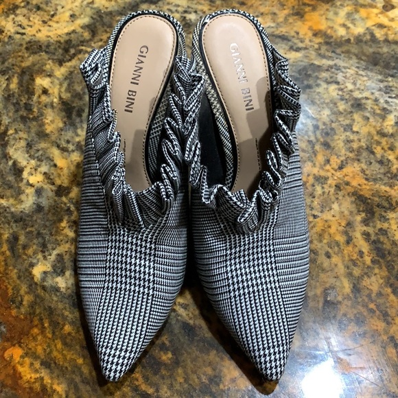 Gianni Bini checkered ruffle pointed toe mule - Picture 2 of 7